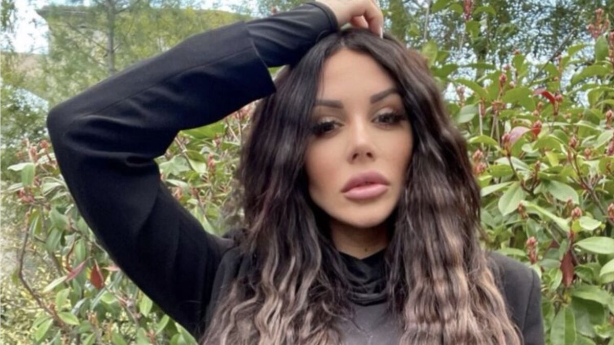 Snap Laura Reste Du Monde Laura Lempika blessée : elle révèle comment elle s'est (bêtement)  auto-poignardée - Voici