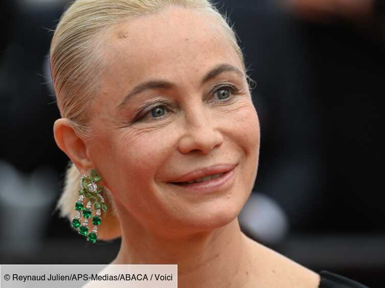 Actrice Emmanuelle PHOTO Emmanuelle Béart : l'actrice en liesse pour son 58e anniversaire -  Voici
