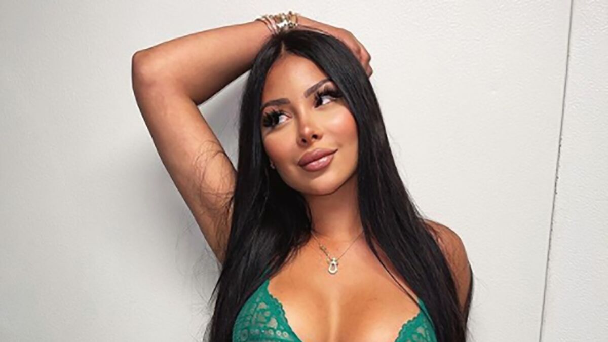 Maeva Ghennam En Maillot De Bain PHOTO Maeva Ghennam : sa pose en bikini affole la Toile - Voici