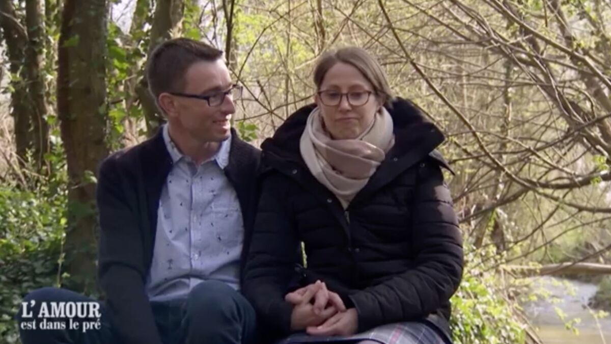 L amour Est Dans Le Pré Puceau L'amour est dans le pré 2021 : Hervé réagit à la diffusion de son premier  bisou avec Stéphanie - Voici