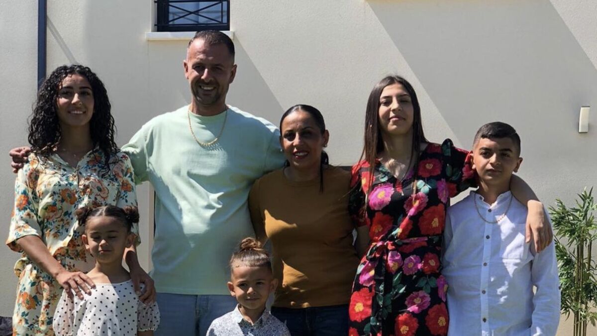 Familles Nombreuses : La Vie En Xxl Saison 4 Familles nombreuses, la vie en XXL : Mario Romero se confie sur la  construction de leur maison - Voici