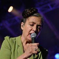 catherine ringer victime d un malaise en plein concert la vidéo choc