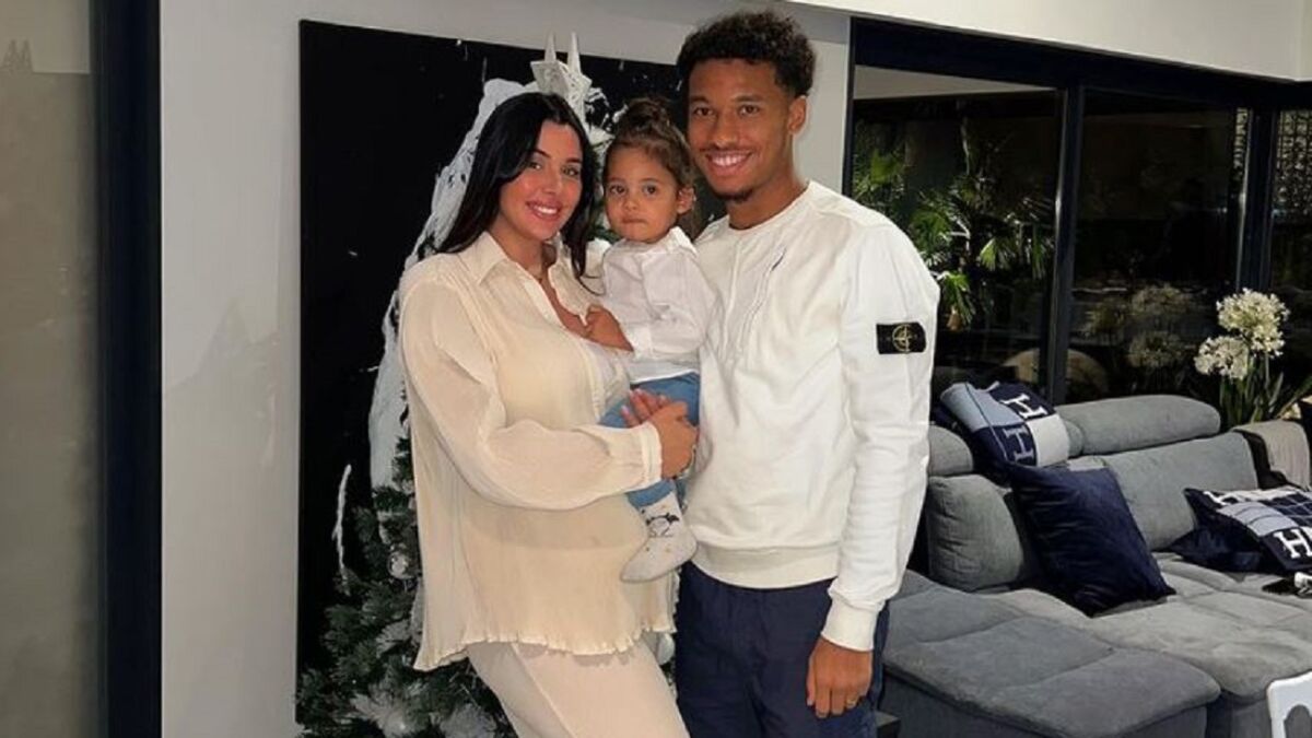 Boubacar Kamara Et Sa Mère Coralie Porrovecchio maman pour la deuxième fois : le nom de son fils  dévoilé - Voici