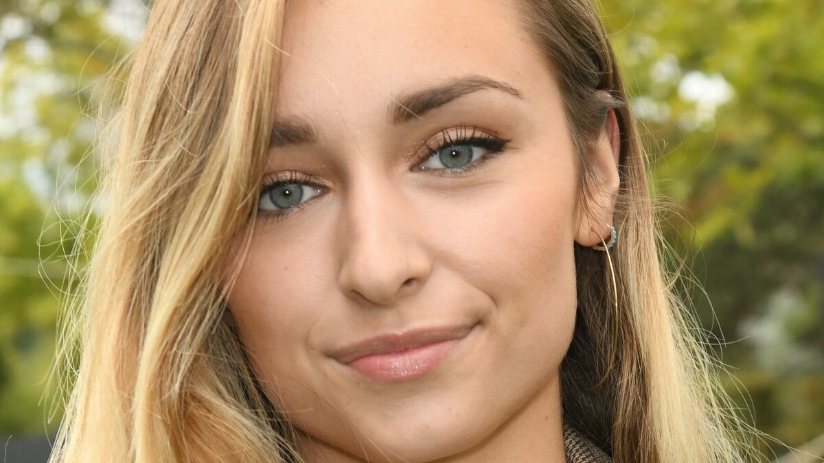 Emma Smet Piece De Theatre Emma Smet : cette mise en garde faite par sa famille avant de devenir  comédienne - Voici