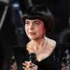 Mort d’Arno : Mireille Mathieu révèle la dernière volonté du chanteur belge - Voici