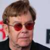 Elton John en fauteuil roulant : le chanteur fait une grosse mise au point sur son état de santé - Voici