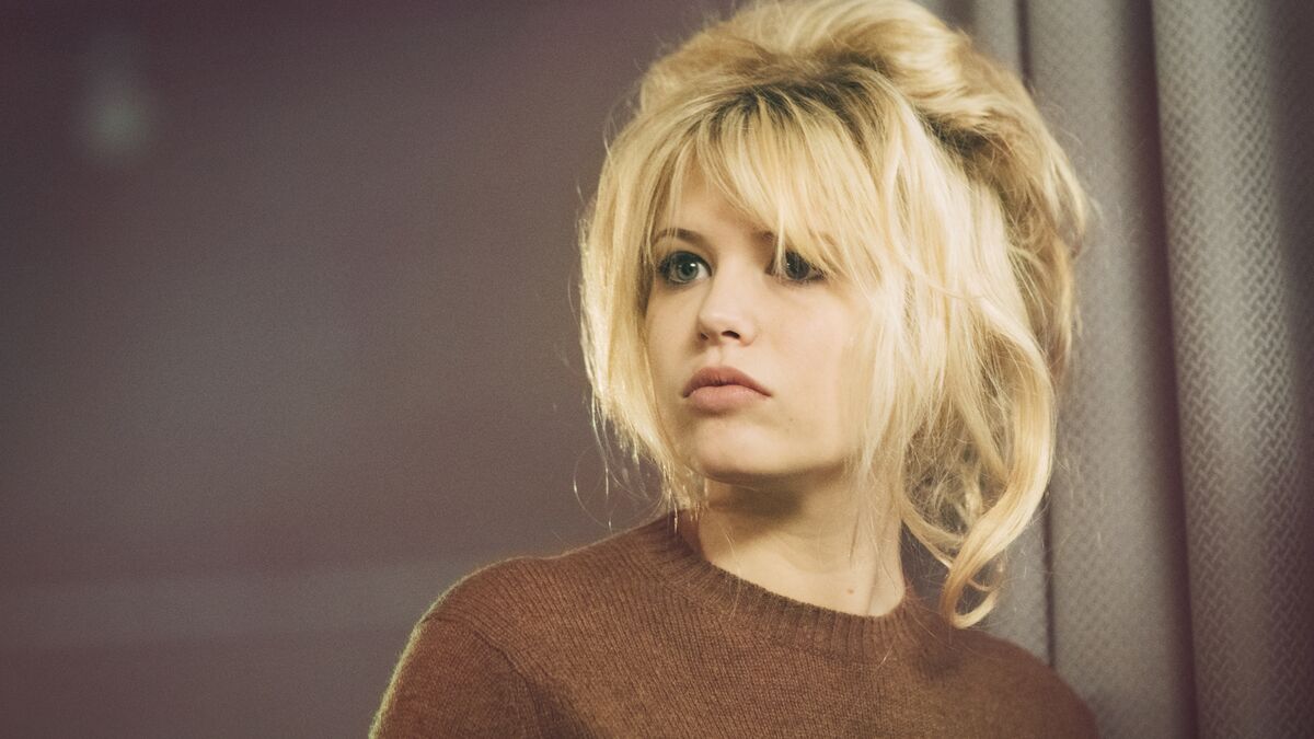 Fabian Wolfrom Qui Est Sa Compagne Biopic de Brigitte Bardot : ces deux acteurs d'Ici tout commence qui  incarnent Sacha Distel et Gilbert Bécaud - Voici