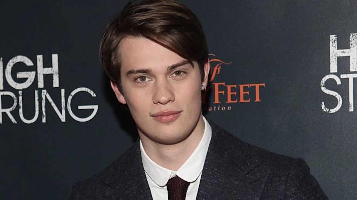 à Nos Coeurs Meurtris 2 Nos coeurs meurtris (Netflix) : qui est Nicholas Galitzine, l'interprète de  Luke ? - Voici