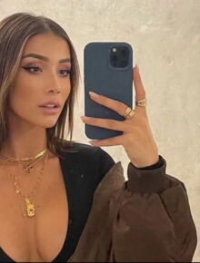 Isabeau Delatour - La biographie de Isabeau Delatour avec Voici.fr