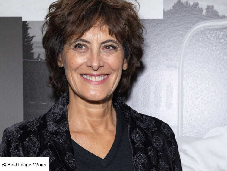 PHOTO Inès de la Fressange : sans makeup et cheveux ébouriffés, elle