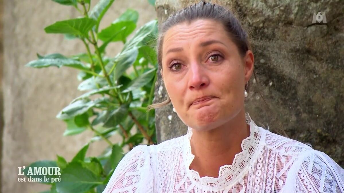 Perrine De L Amour Est Dans Le Pré Découvrir ce qu'il se tramait derrière » : Perrine réagit à son départ de L'amour  est dans le pré - Voici