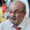 Salman Rushdie poignardé : son agent révèle ses lourdes séquelles physiques après son agression - Voici