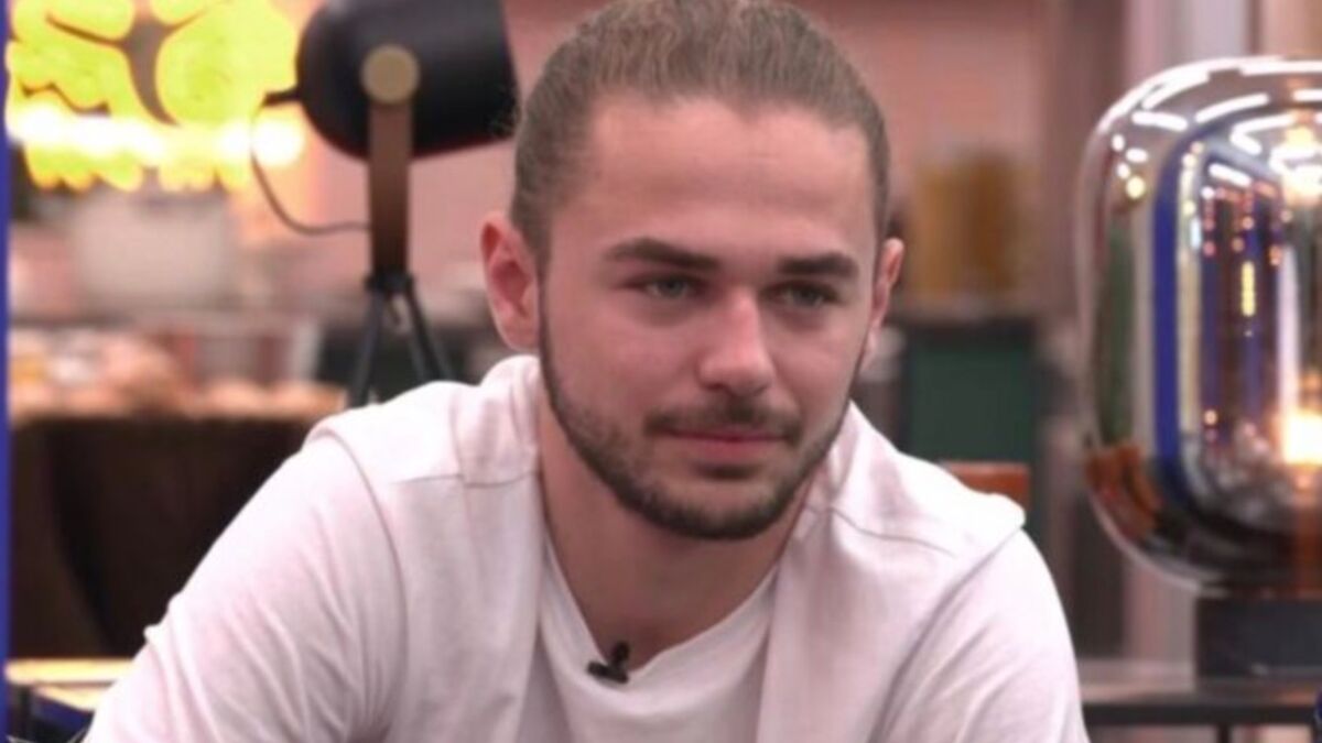 Julien Chante Avec Son Frere Star Academy : Julien ENCORE nominé, son frère également chanteur s'exprime  sur son comportement - Voici