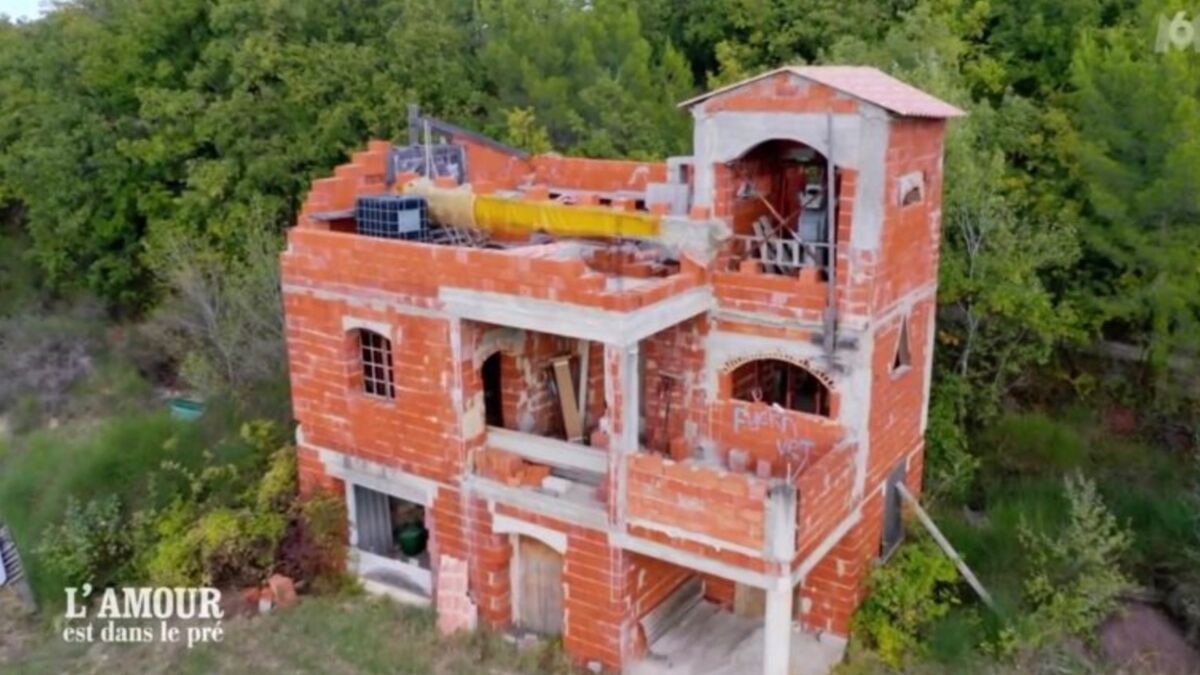 Maison Thierry L Amour Est Dans Le Pré L'amour est dans le pré : l'idée de génie des internautes pour aider Thierry  « coquin de sort » à finir sa maison - Voici