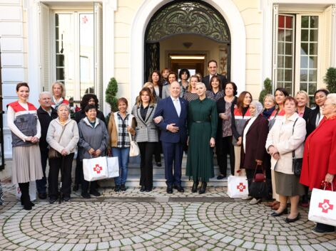 Charlène et Albert de Monaco à la Croix rouge monégasque pour une distribution de cadeaux 