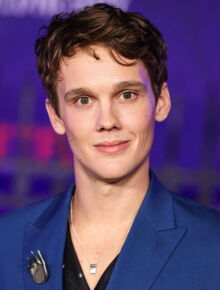 Hunter Doohan - La biographie de Hunter Doohan avec Voici.fr