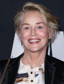 Sharon Stone fait sa star avec les nouvelles lunettes verres