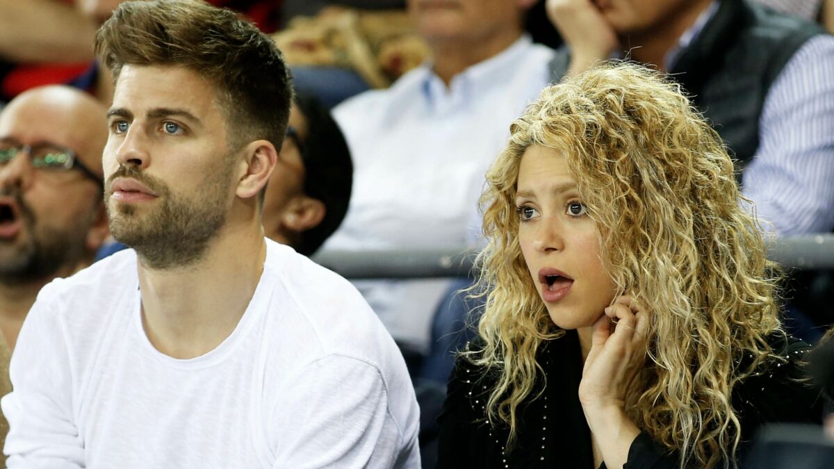 Piqué Et Sa Nouvelle Compagne Gerard Piqué séparé de Shakira : il publie un cliché avec sa nouvelle  compagne, les internautes sont sidérés - Voici