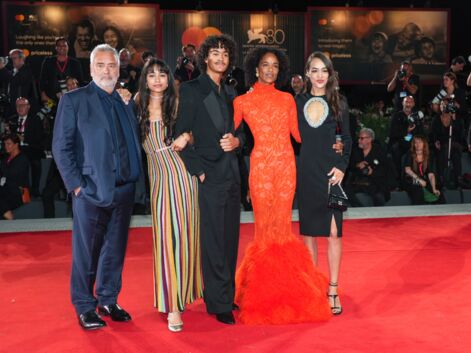 Luc Besson avec sa femme et ses enfants sur le red carpet de la Mostra de Venise pour Dogman 