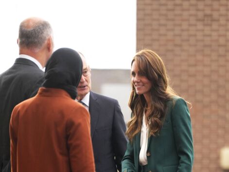 Kate Middleton sublime lors de sa visite à l'usine textile familiale AW Hainsworth
