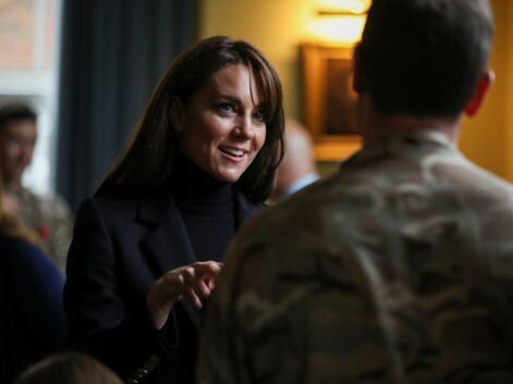 Kate Middleton en équipement de combat lors d'une visite de son régiment en tant que Colonel en chef