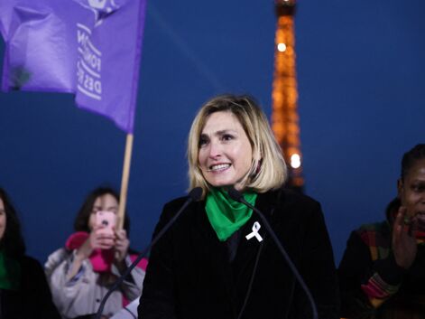 IVG dans la Constitution : Julie Gayet, Anna Mouglalis... Les stars rassemblées devant la Tour Eiffel à Paris
