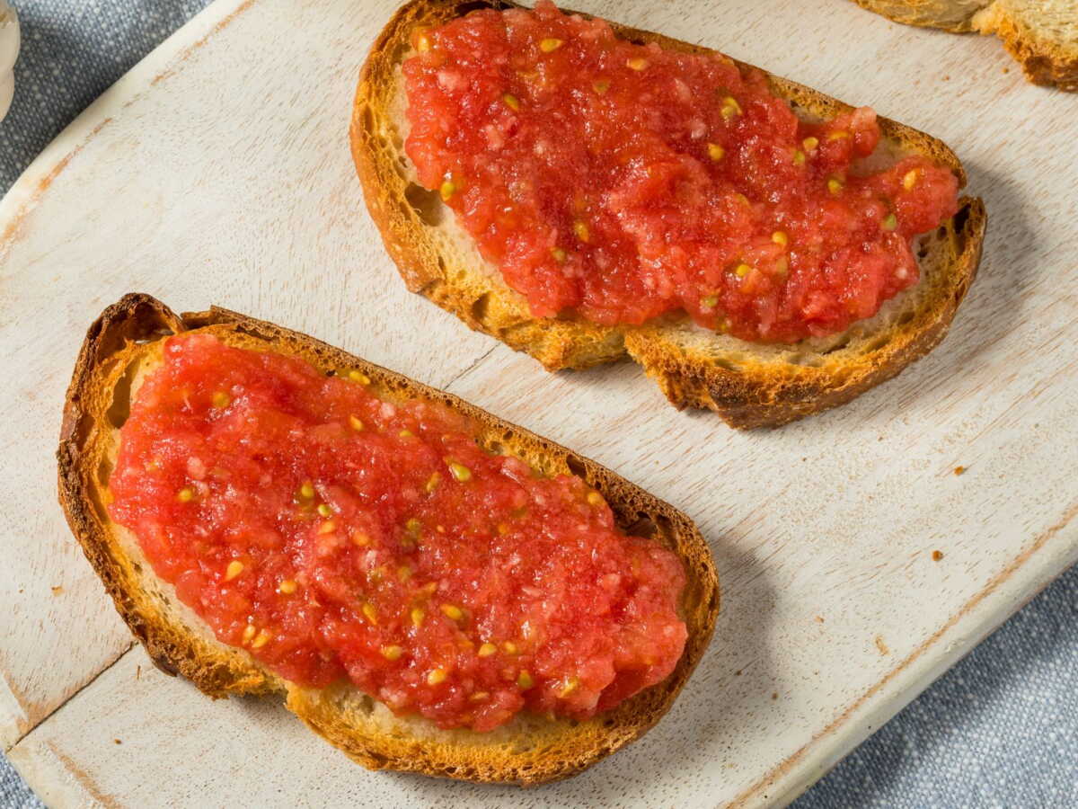 Pan con tomate : la recette espagnole incontournable pour un apéritif plein de saveurs