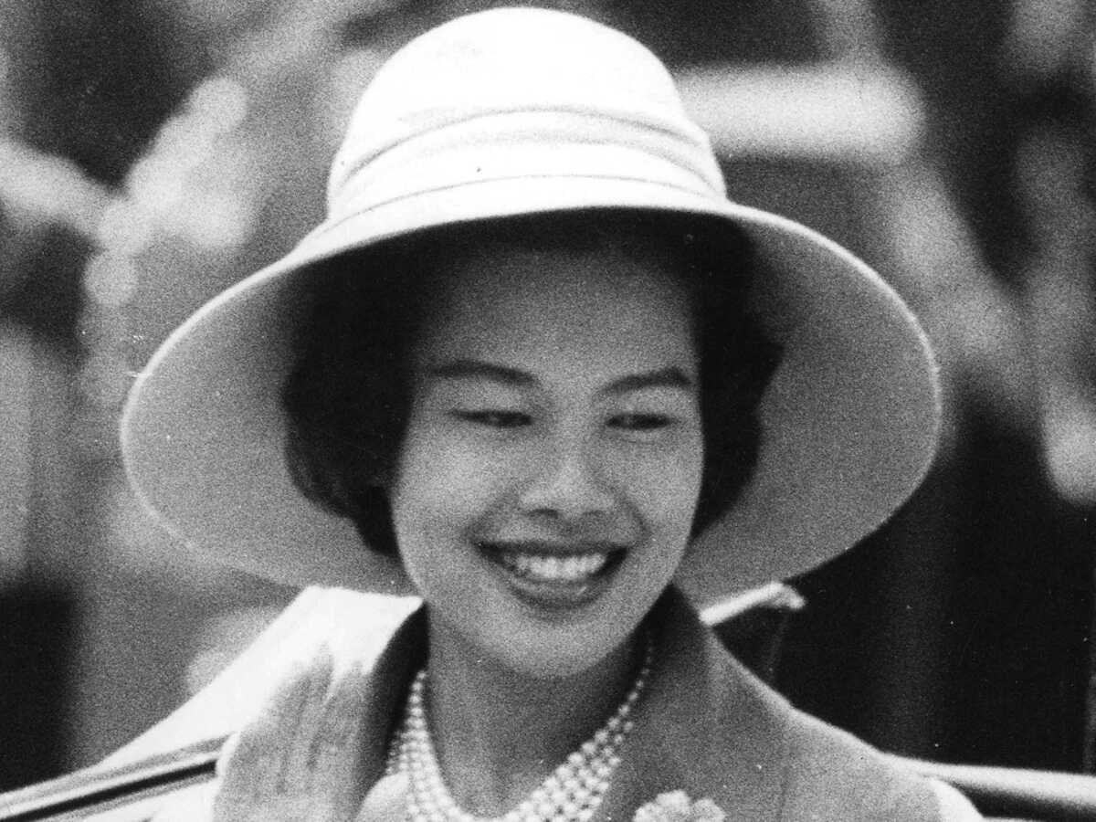 Mort de Sirikit Kitiyakara : la reine que Charles de Gaulle considérait comme "la plus belle du monde" est décédée