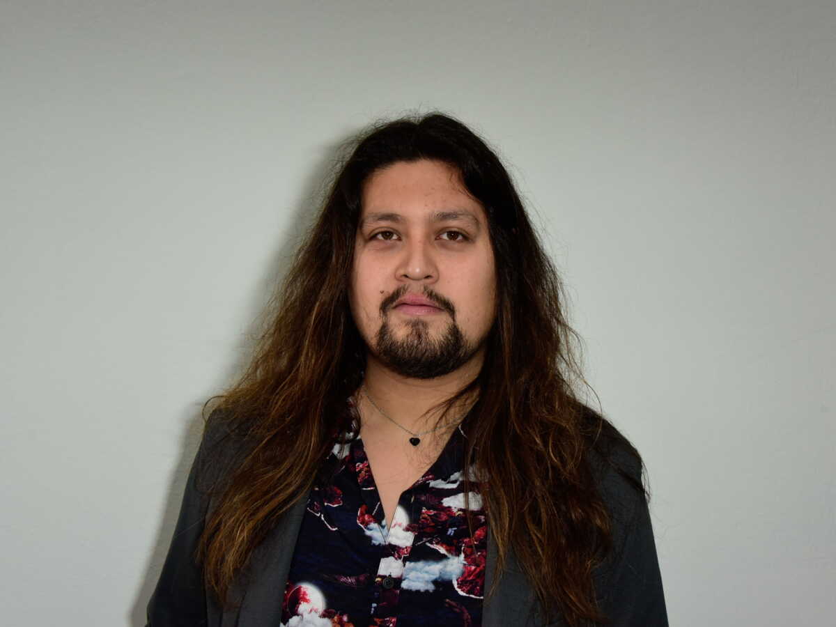 "Ça m'est égal" : Lulu Gainsbourg fait des confidences cash sur ses liens avec sa mère Bambou et sa demi-sœur Charlotte Gainsbourg