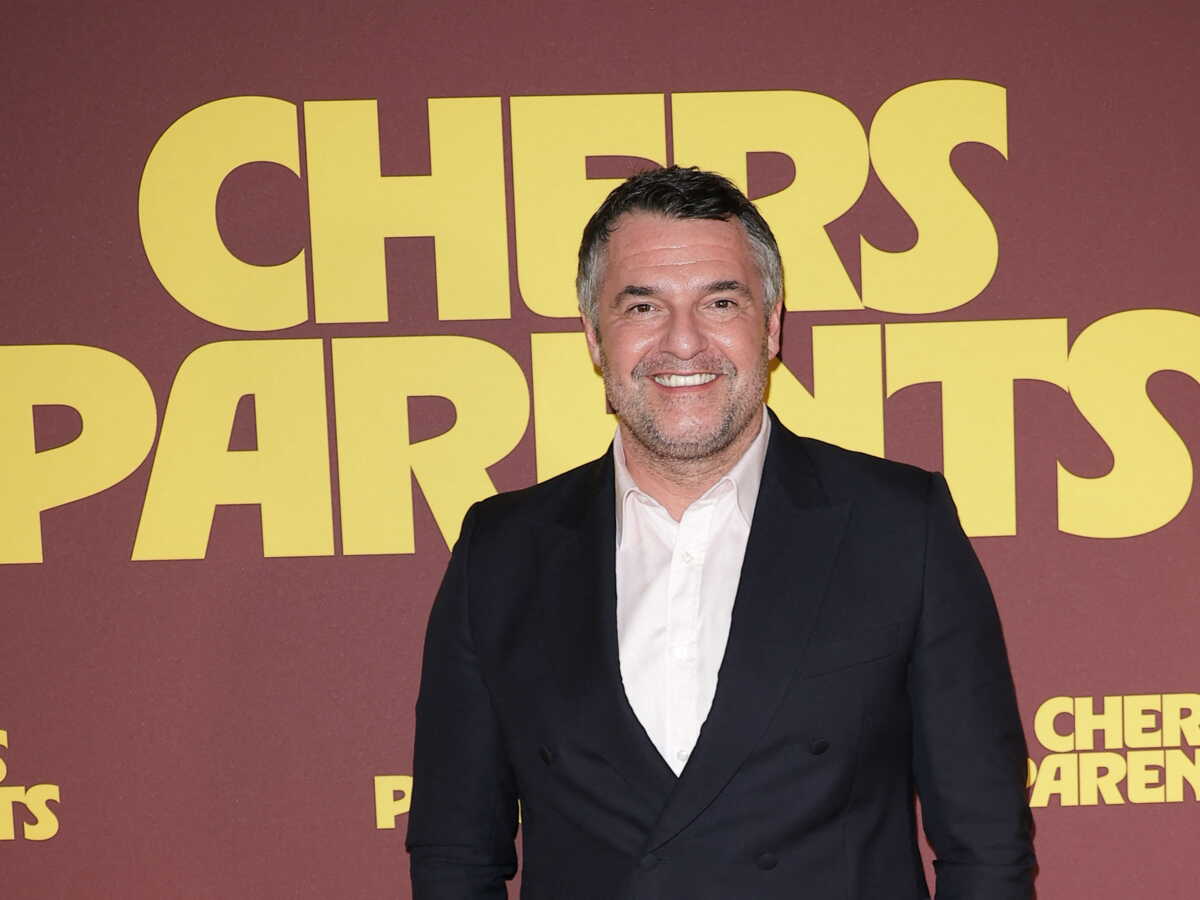 "J'ai vécu avec un père très absent" : Arnaud Ducret dévoile ce traumatisme secret qui l'a forgé