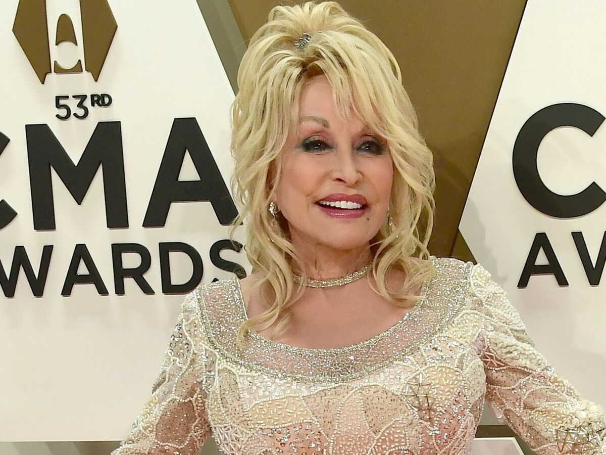 "J’étais juste un peu à bout de forces" : Dolly Parton brise le silence sur son état de santé depuis la mort de son mari