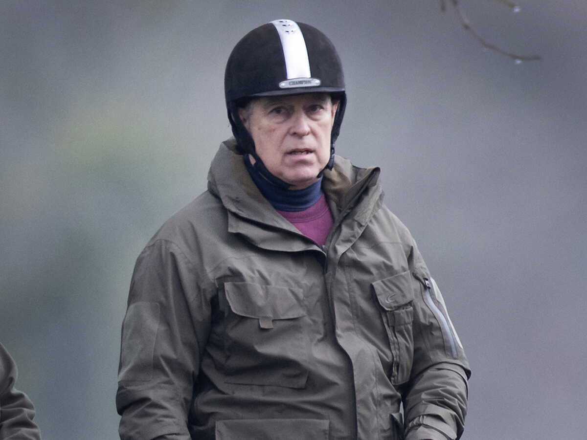 Grandes bennes, objets détruits sur place… Charles III se débarrasse des affaires de son frère Andrew Mountbatten-Windsor