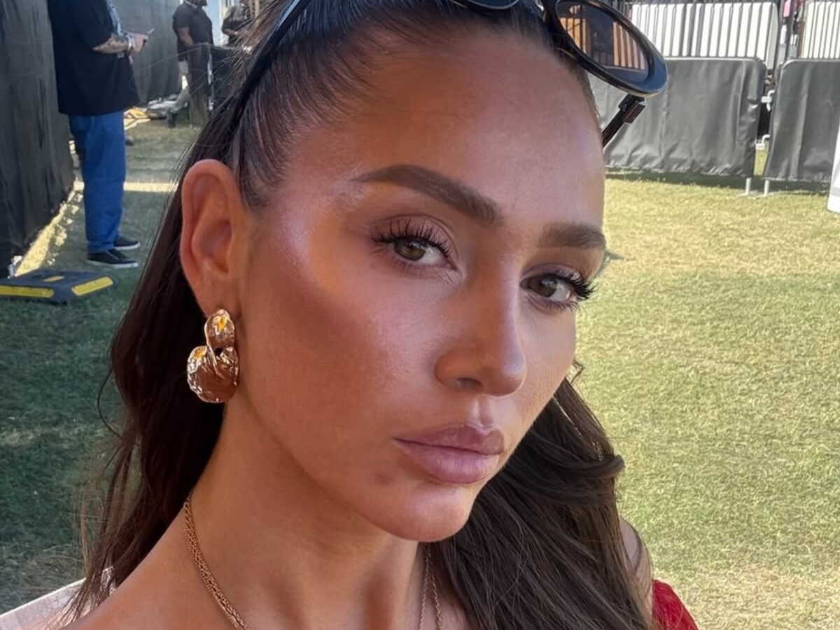 "Cette période est compliqué" : Éloise Appelle en petite forme après avoir été à Coachella