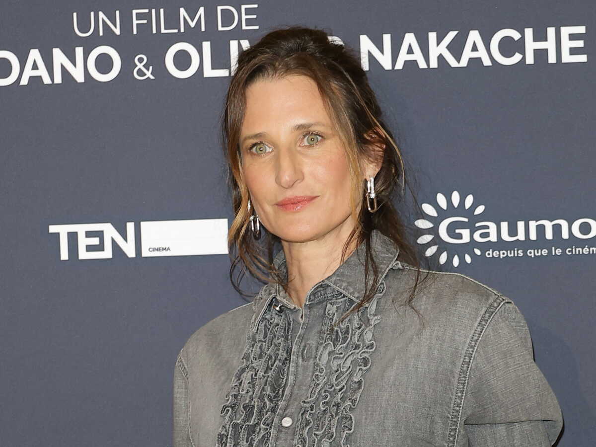 Dans l’intimité de l’appartement parisien de Camille Cottin, situé dans le quartier de son enfance : "J’aime entendre la voisine jouer du piano"