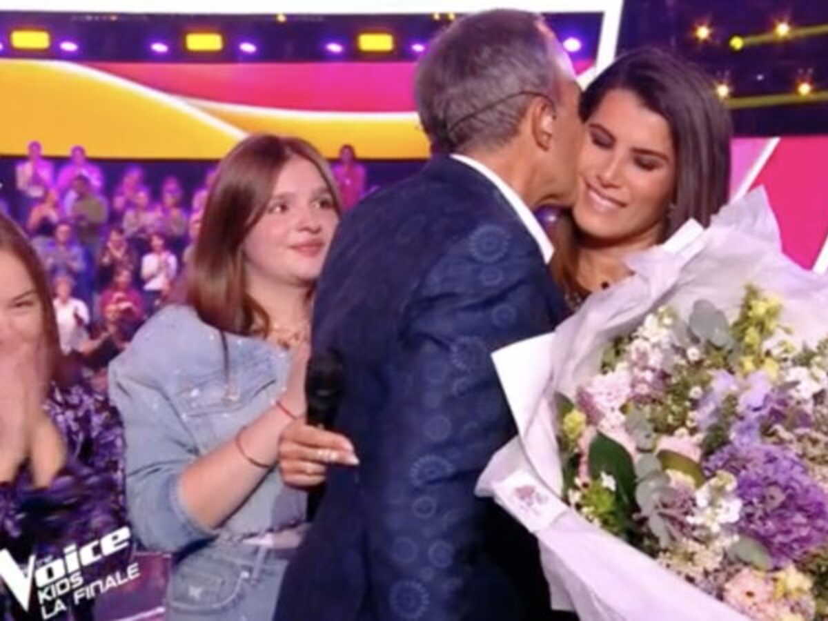 "Qu'est-ce que je fais ici ?" : cette chanteuse va remplacer Karine Ferri dans The Voice Kids