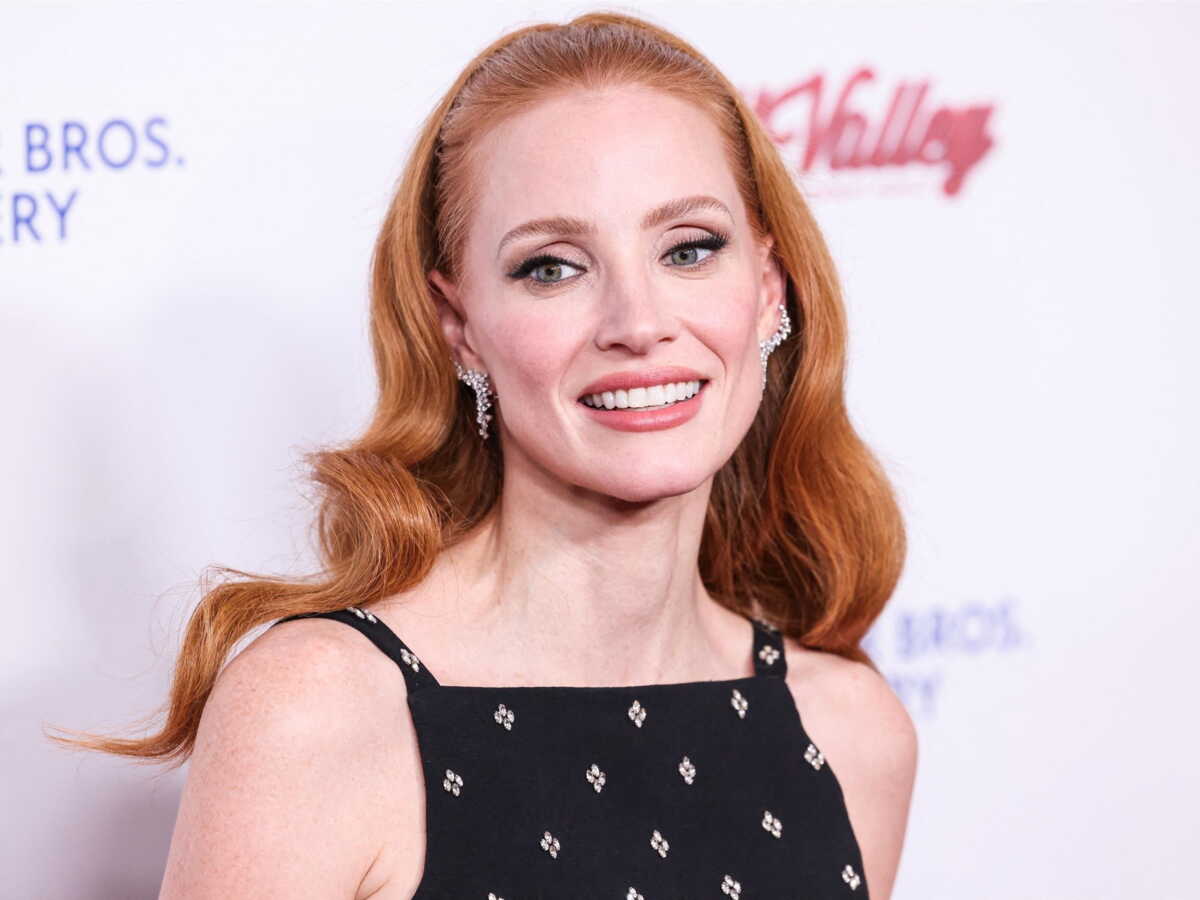 Cette palette de fard à paupières est spécialement pensée pour une mariée qui se maquille seule le jour J