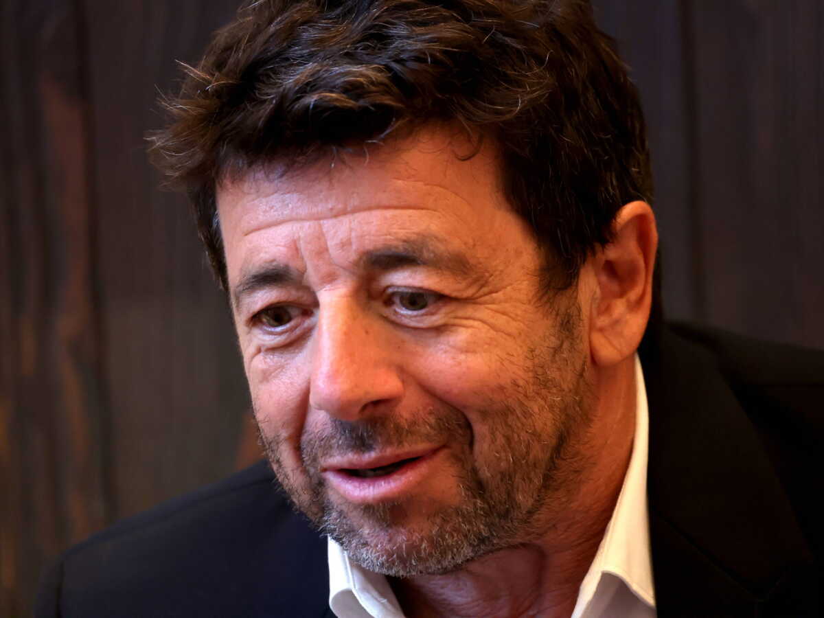 Affaire Patrick Bruel : cet ancien Premier ministre affirme vouloir prendre ses distances avec le chanteur qu’il connaît bien