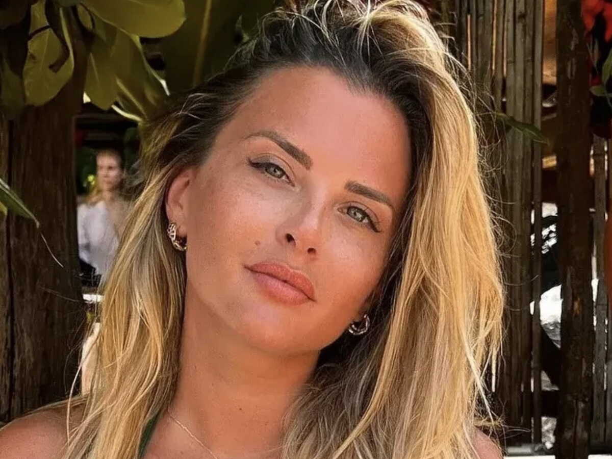 Kelly Vedovelli sur le point d'accoucher de ses jumelles, elle dévoile une photo de leur papa : "Je sais pas si j'ai le droit de poster ça..."