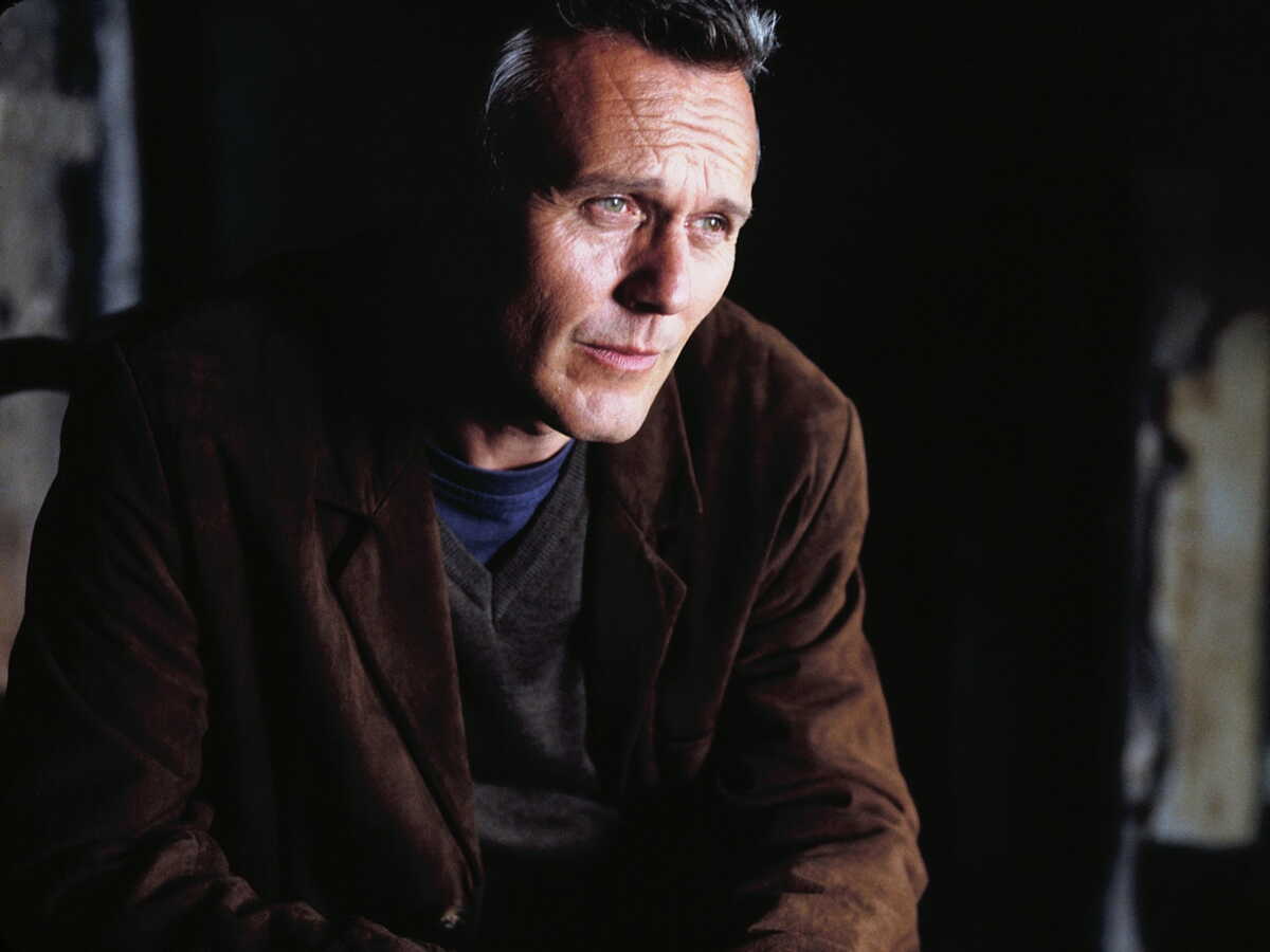 "C'est avec le coeur lourd que nous annonçons le décès de notre père extraordinaire" : Anthony Head, figure de Buffy contre les vampires, est mort