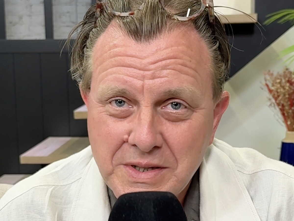 EXCLU "Il dormait avec de l'eau bénite" : l'appartement de Claude François est-il maudit ? Son fils, Claude François Jr, fait une troublante révélation sur son père qui aurait vu la dame blanche