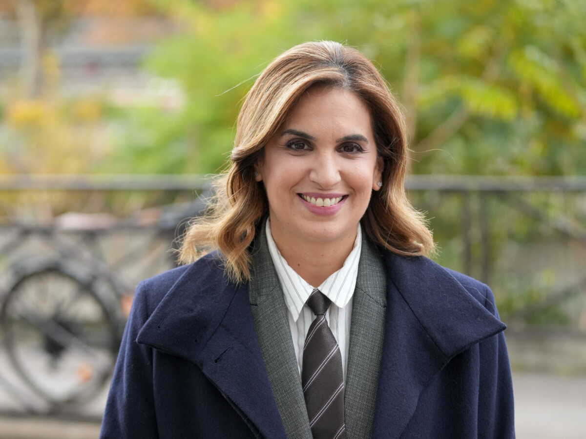 "Ivre de bonheur et de fatigue” : Sonia Mabrouk, maman d’un deuxième enfant à 49 ans, se confie sur sa maternité