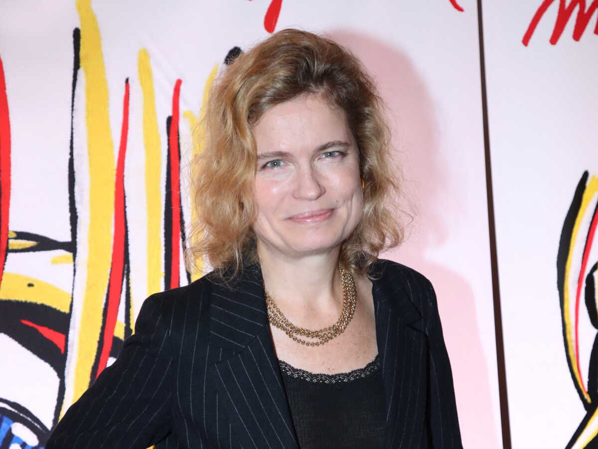 Sarah Biasini : la fille de Romy Schneider brille au théâtre aux côtés d'un célèbre « fils de » à Paris