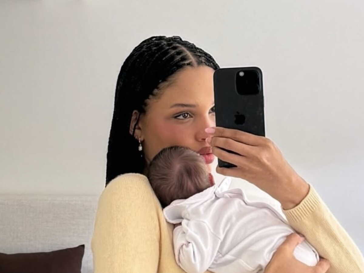 "Mon cœur s'est serré à ce moment-là" : l'influenceuse Nara Smith annonce que sa fille de deux ans est atteinte d'un cancer