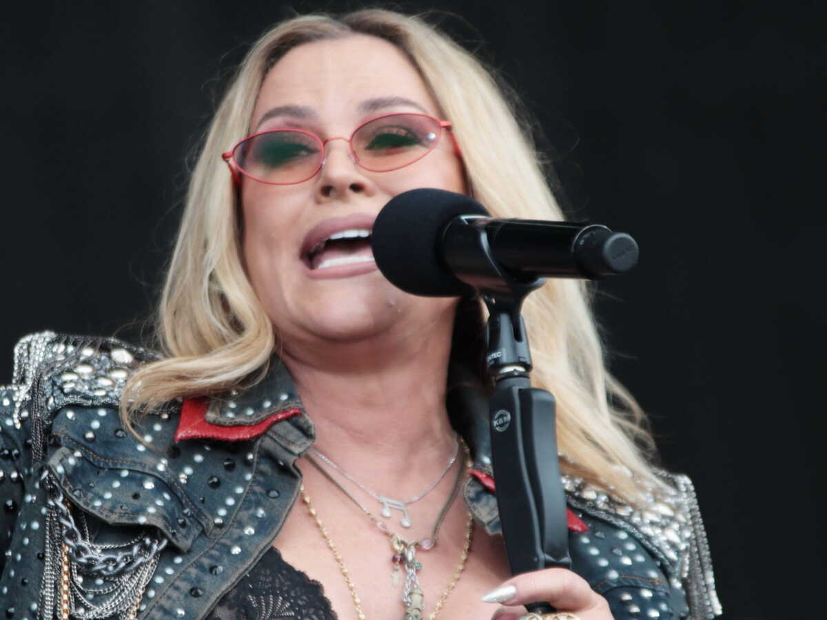 "On se voit bientôt" : la chanteuse Anastacia rassure sur son état de santé après l'annulation d'un concert