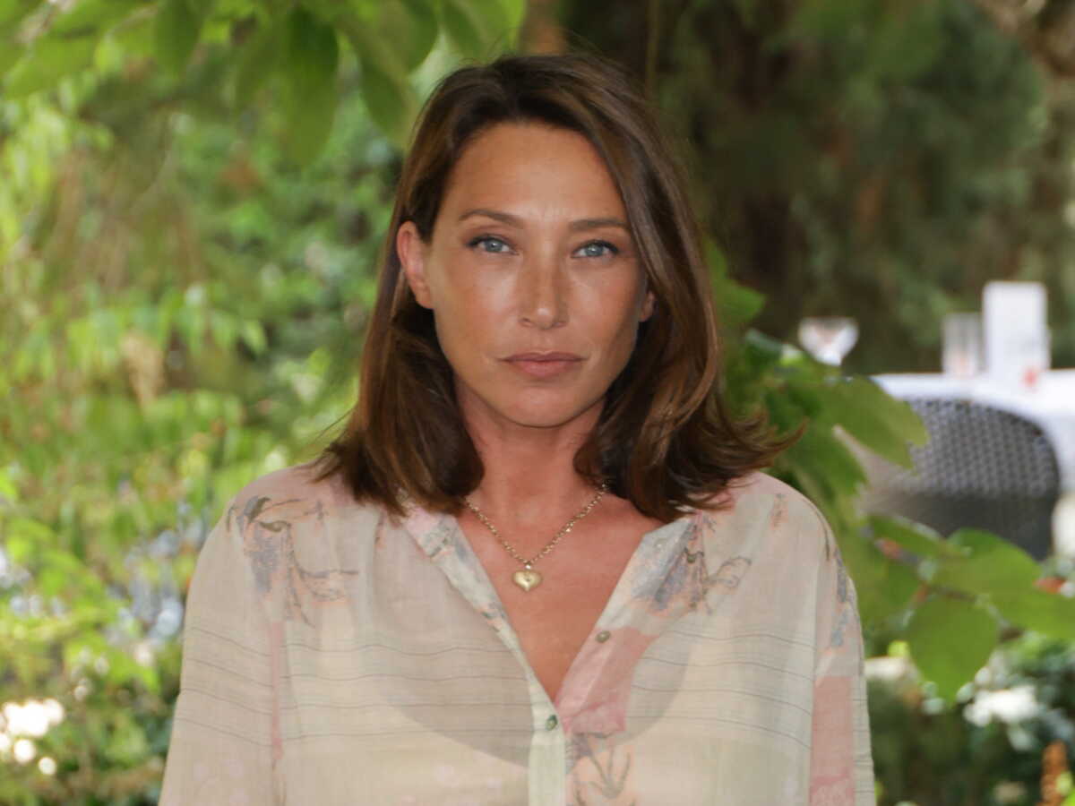 Bouleversée par la disparition de ses parents, Laura Smet évoque sa difficulté "à accepter les choses cruelles de la vie"