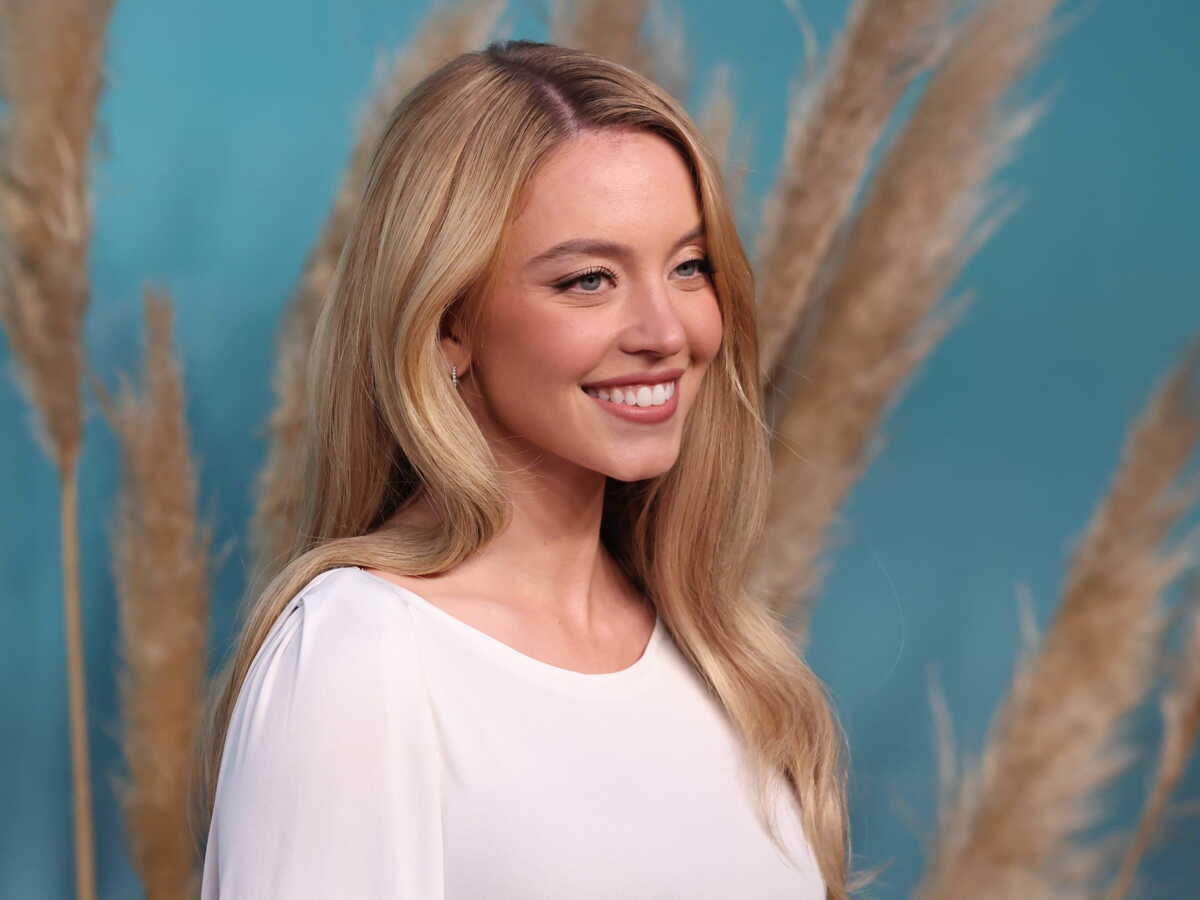 Sydney Sweeney en couple avec Scooter Braun, l’ennemi juré de Taylor Swift, fiançailles annulées avec Jonathan Davino... Tout sur la vie amoureuse de l'actrice