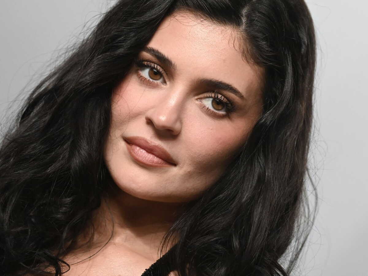 Manucure : Kylie Jenner remet cet accessoire de notre enfance à la mode