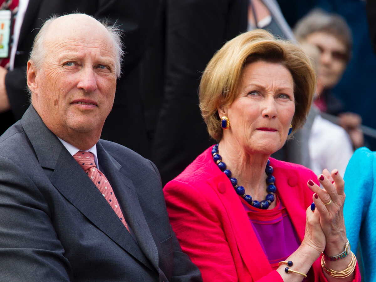 Mort de Harald V : Sonja de Norvège fête seule leurs 58 ans de mariage et dévoile des clichés inédits en amoureux