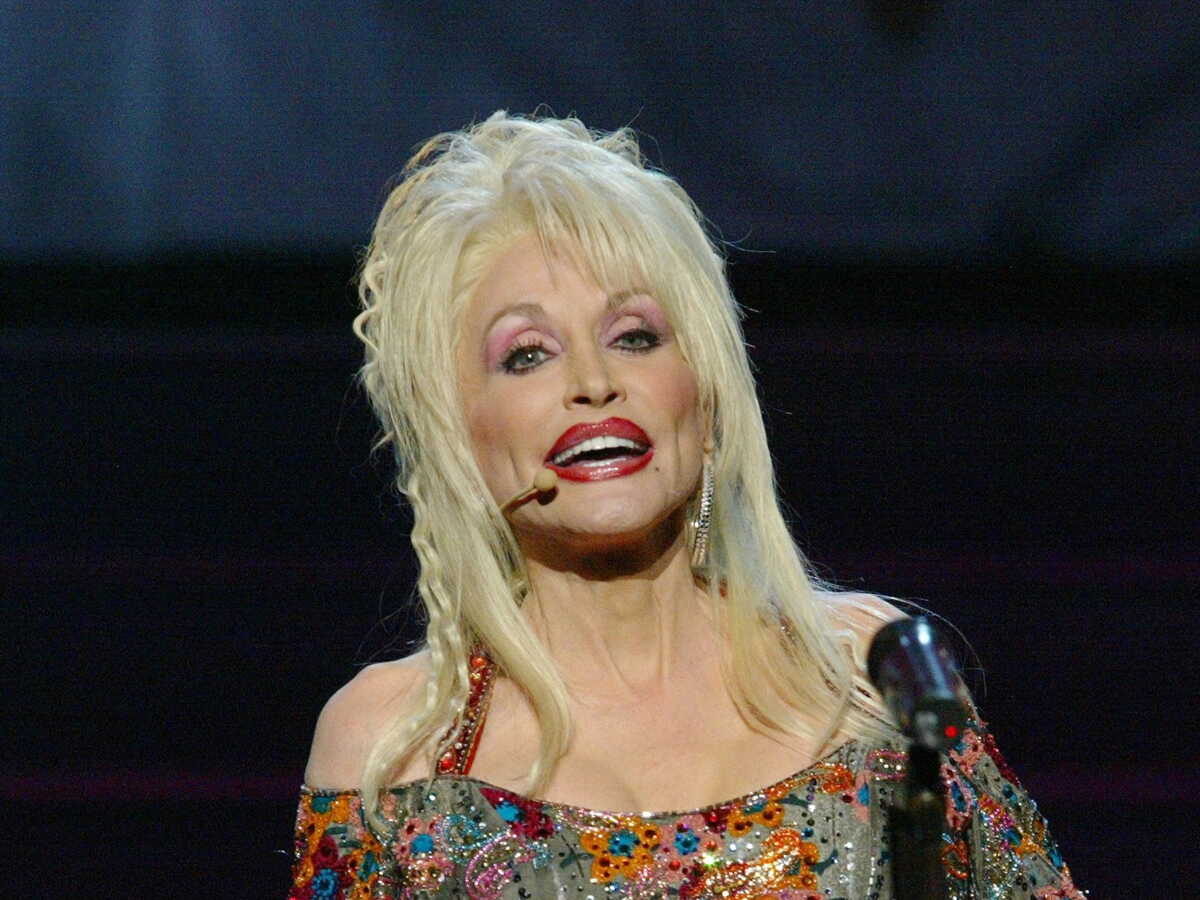 Mort de Dolly Parton : sa sœur Stella pousse un coup de gueule et regrette la "quantité infinie de déchets postés chaque jour"