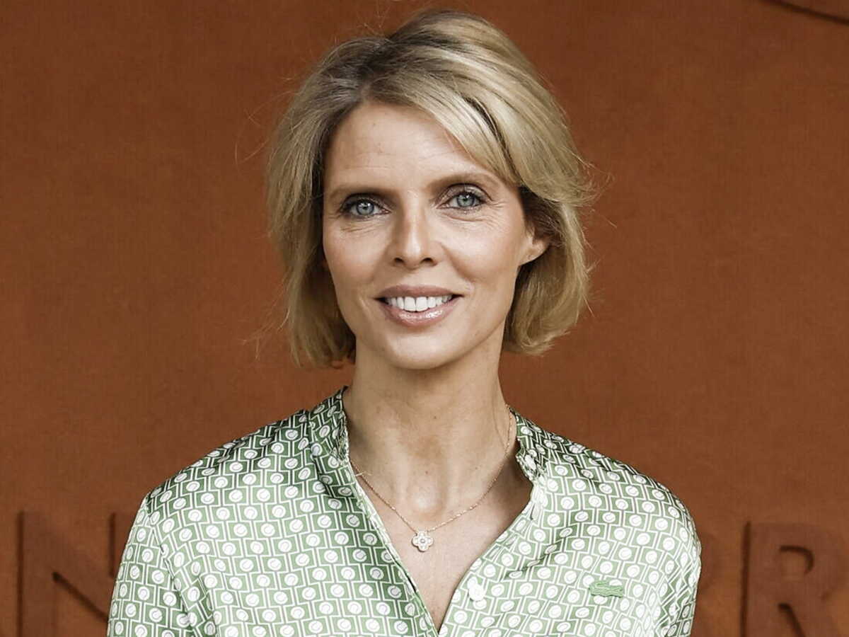 "Je le trouve hyper sexy" : Sylvie Tellier sans filtre sur cet animateur télé qu'elle trouve "hyper beau"